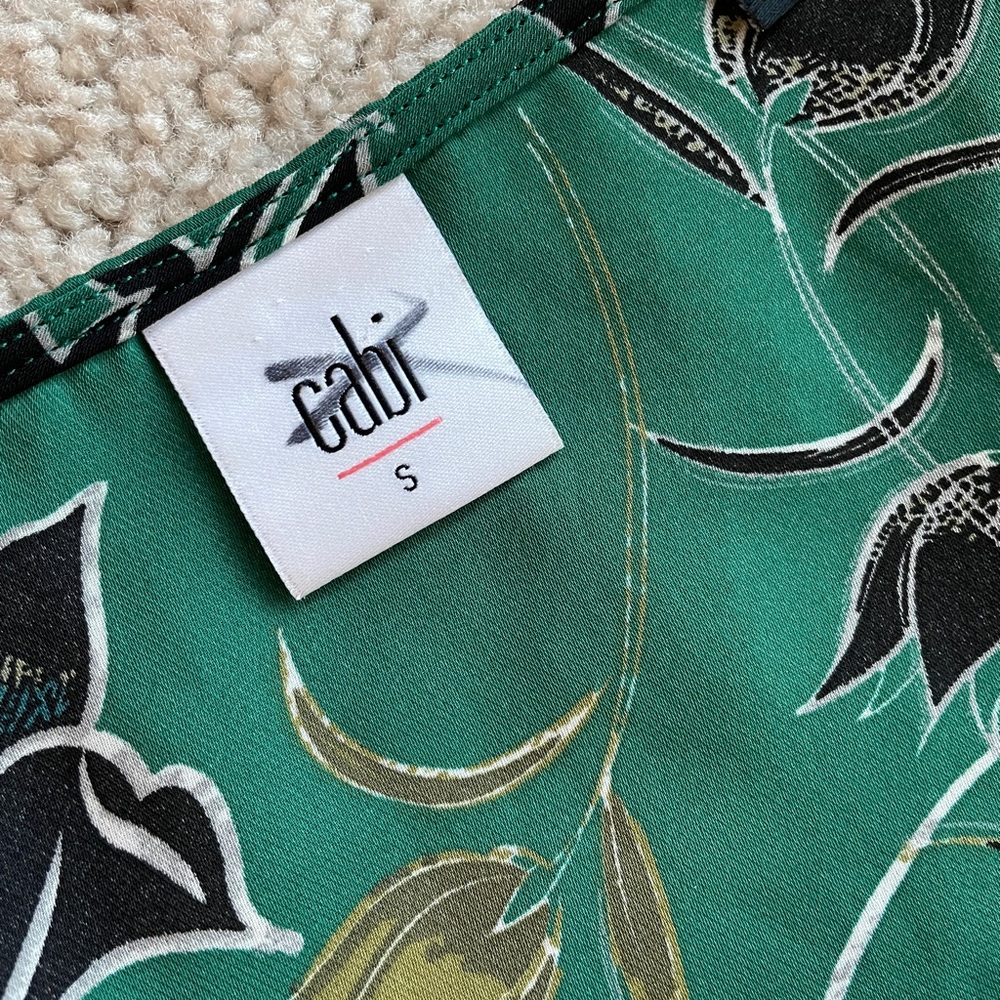 Cabi Floral Green Black White Flowy Peplum Racerback Sleeveless Top Size Small - Picture 3 of 10